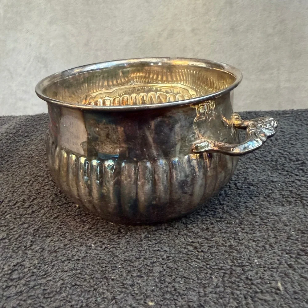 Vintage Silver Plate Footed Bowl Scrolled Handles Ribbed Gadroon READ